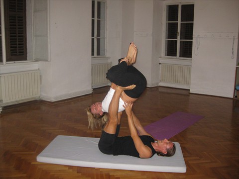 ACRO YOGA
